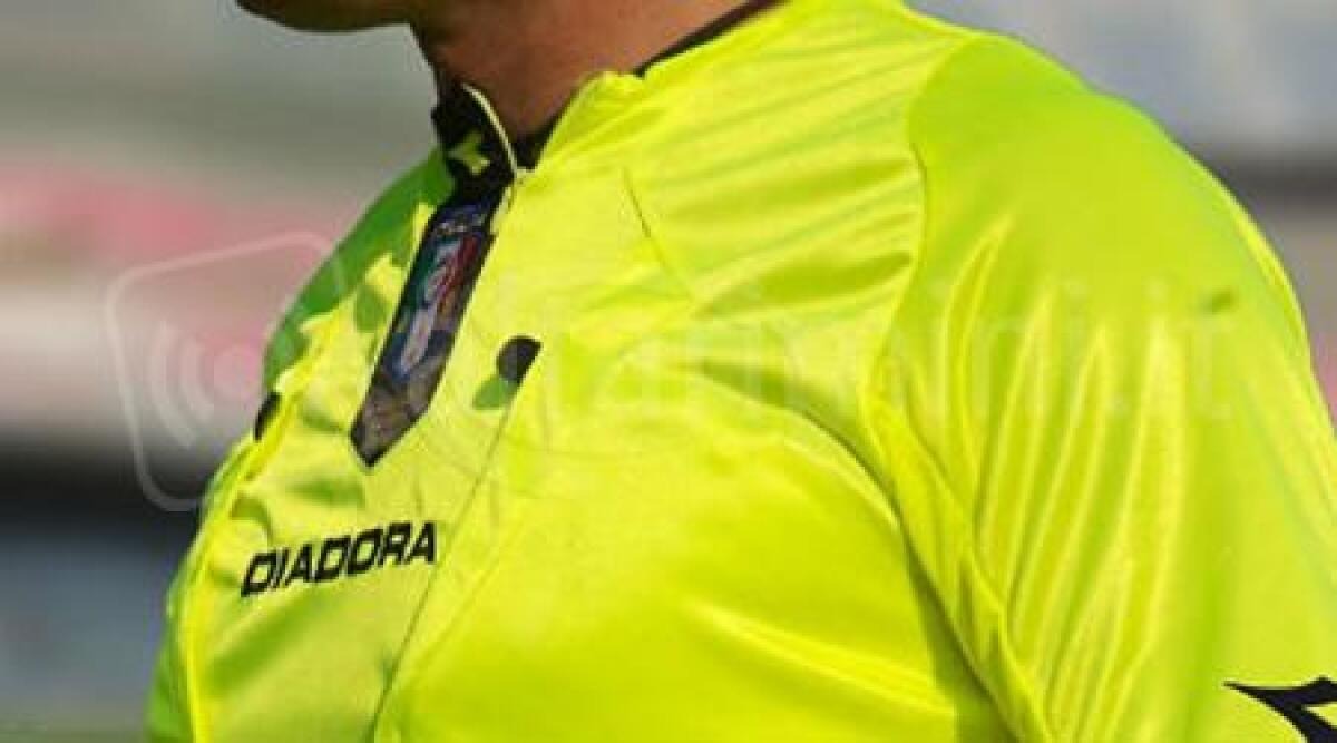 Rimini, 4 arbitri di calcio aggrediti fisicamente: e anche nella pallavolo più sanzioni -