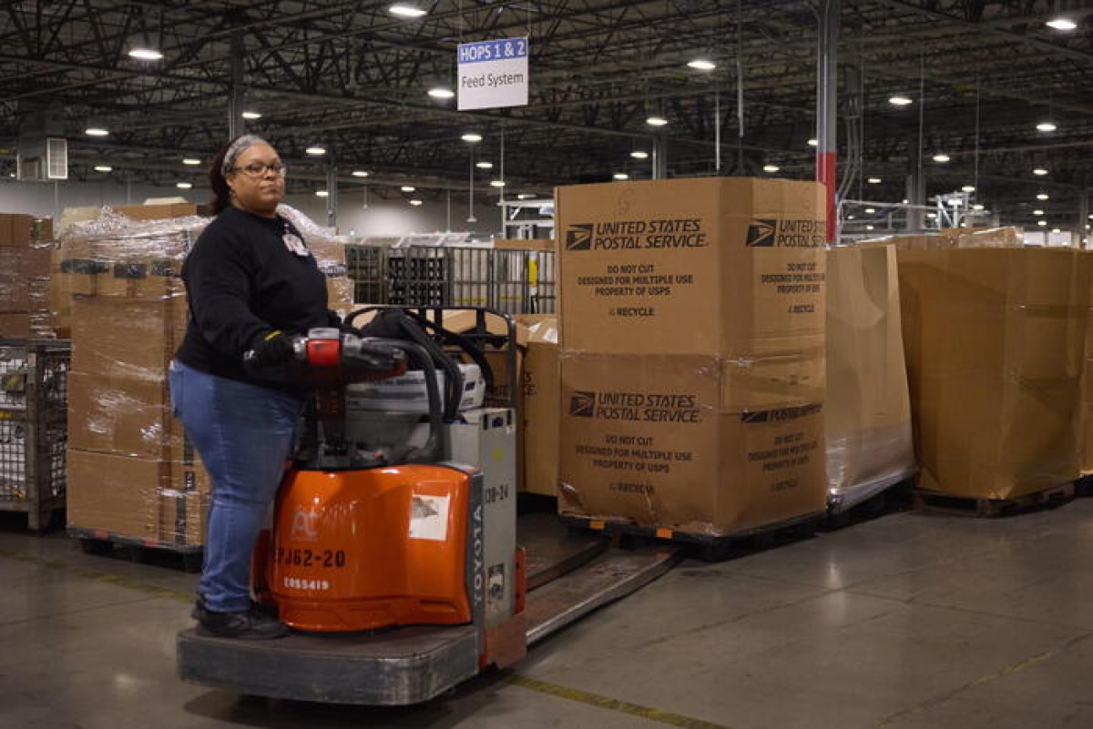 Logistica per tutti: i transpallet studiati per ogni ambiente di lavoro - foto ANSA