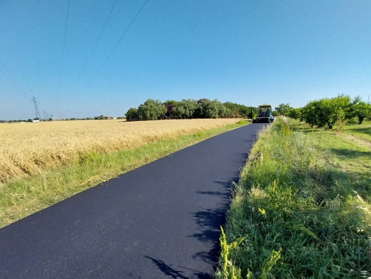 Manutenzione strade vicinali a Santarcangelo: asfaltata via Giola e lavori in corso su via Campetti -