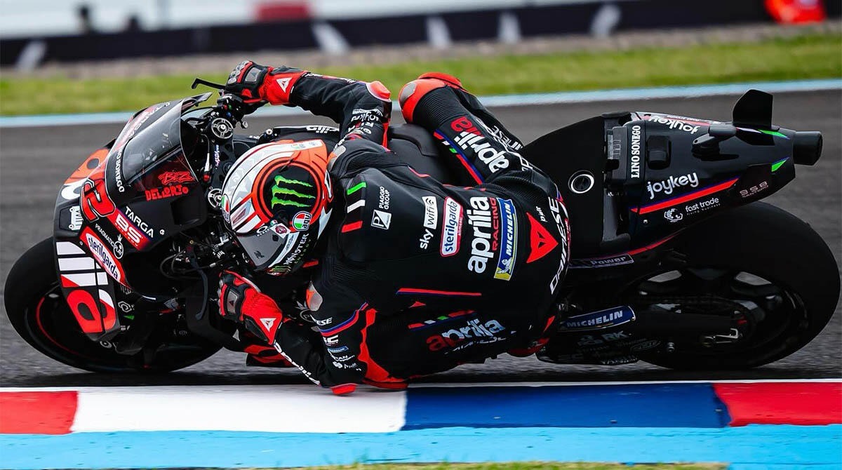 Bezzecchi c'è, terzo ad Assen nella Sprint vinta da Marc Marquez -