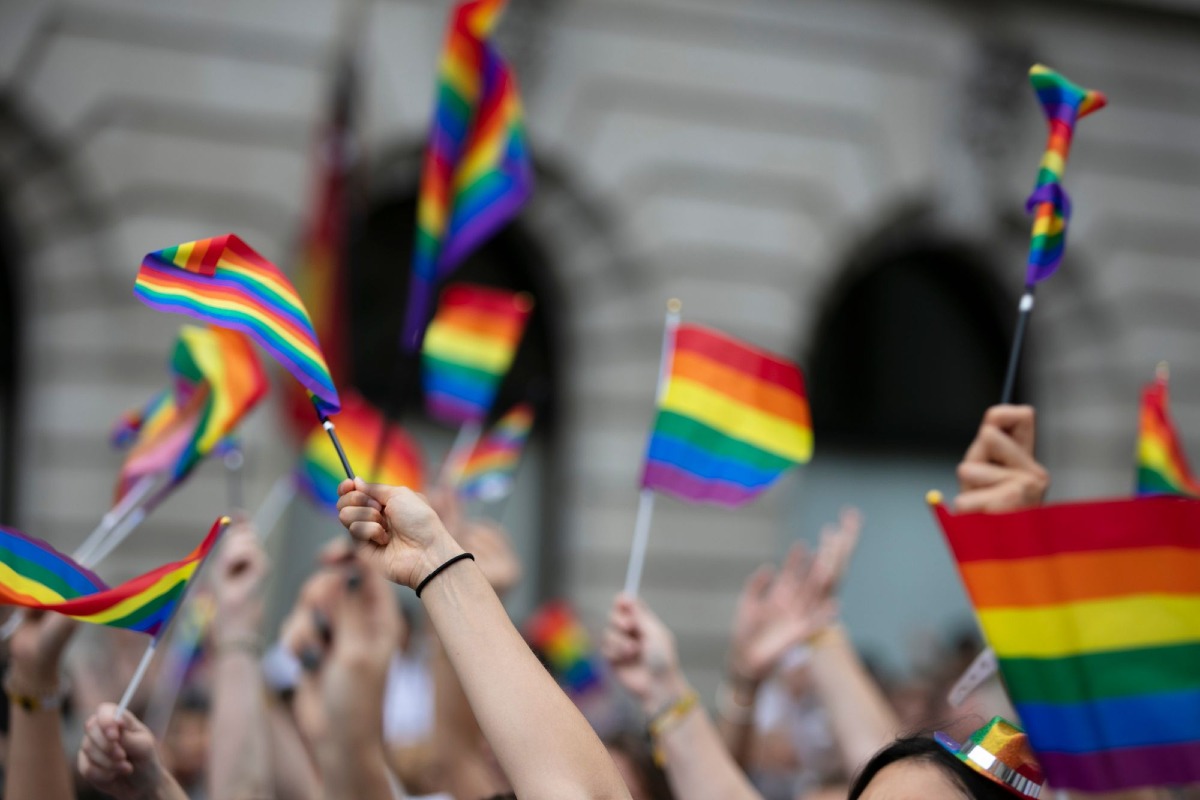 Una marea arcobaleno inonda Budapest per il Pride, Schlein: "Non si può vietare l'amore per legge" -