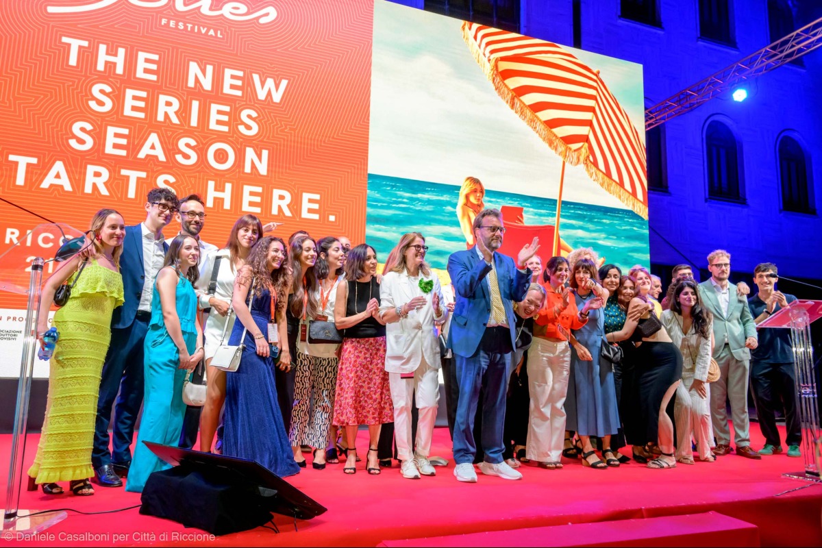 Grande successo a Riccione per il Festival dedicato alle serie tv: Verdone e Norris protagonisti dell'ultima serata -