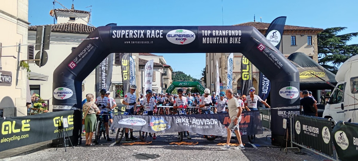 Mountain Bike, che emozioni a Novafeltria: vince Callini, Francioni nuovo campione italiano Acsi - I preparativi per la partenza