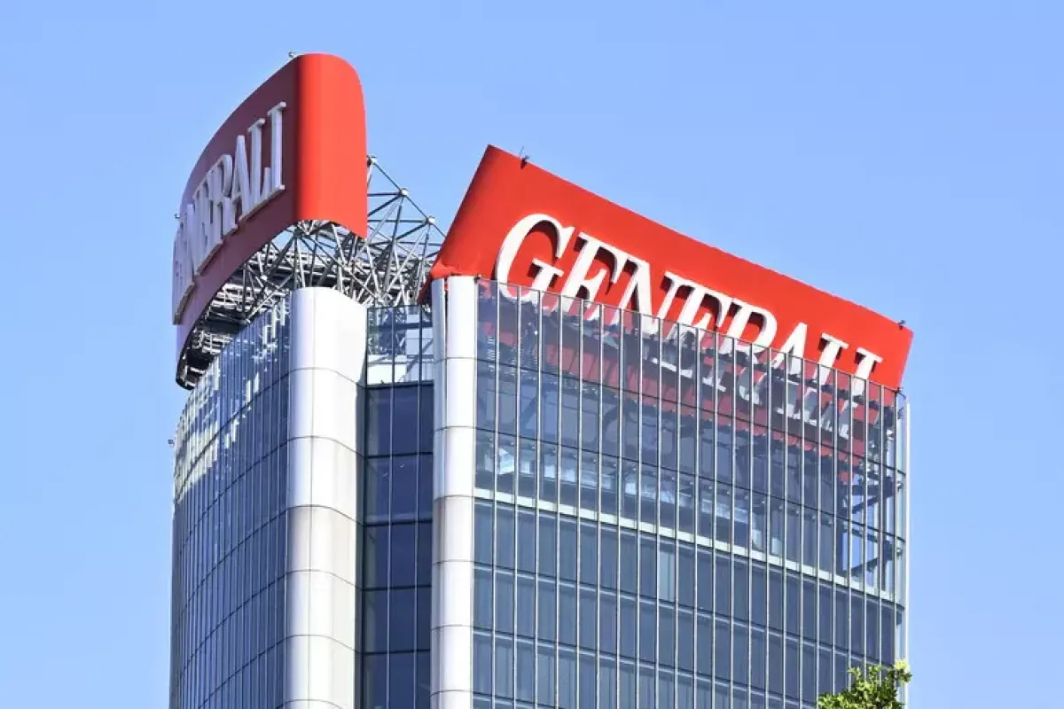 Paura a Milano, cede insegna Generali sulla Torre Hadid: grattacielo evacuato - PH Ansa