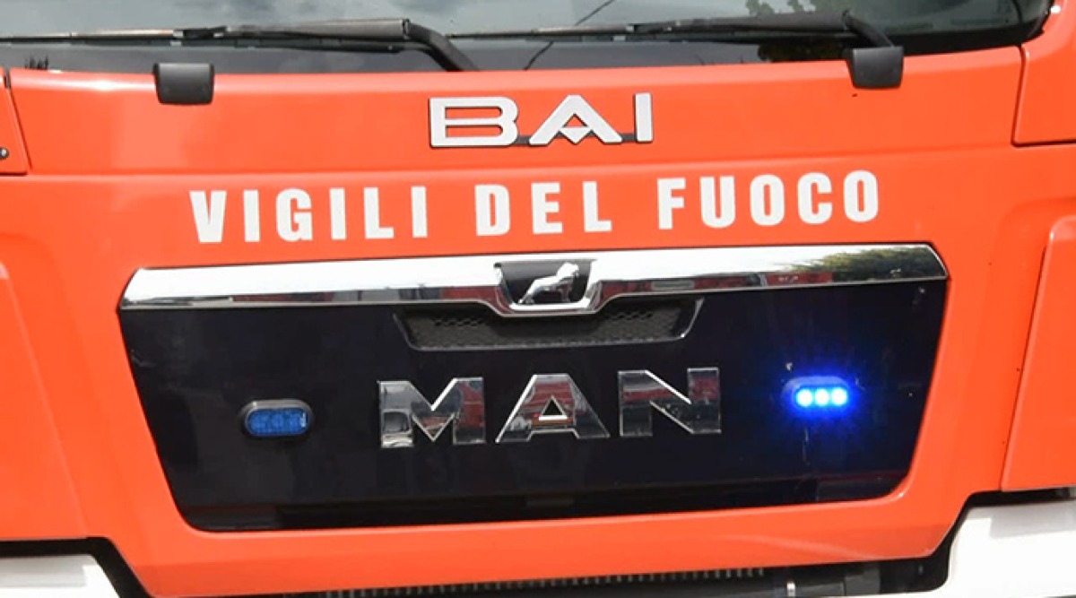 Esplosione nella notte a Torino: crolla il tetto di una palazzina, grave bimbo -