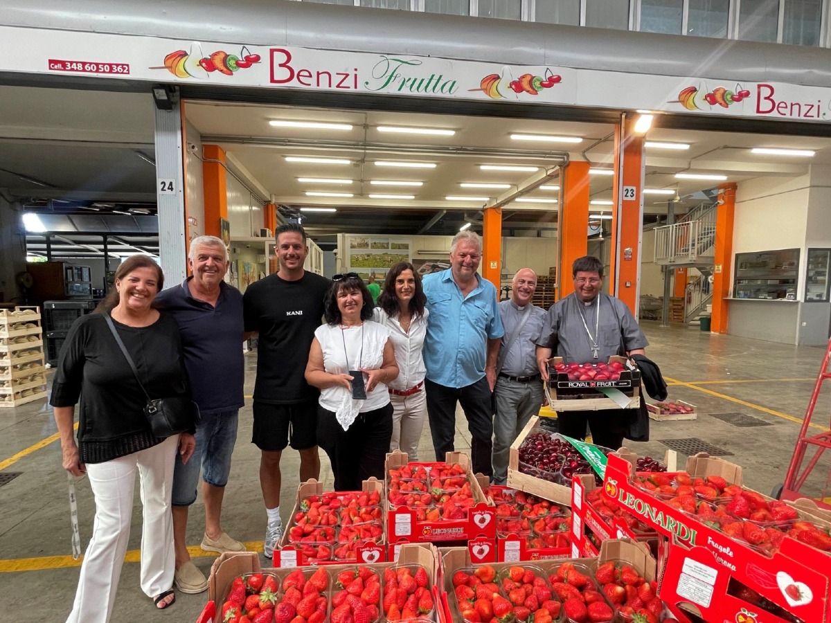 Il Vescovo di Rimini in visita al Caar, oltre 1000 tonnellate di frutta e verdure donate ai bisognosi - 