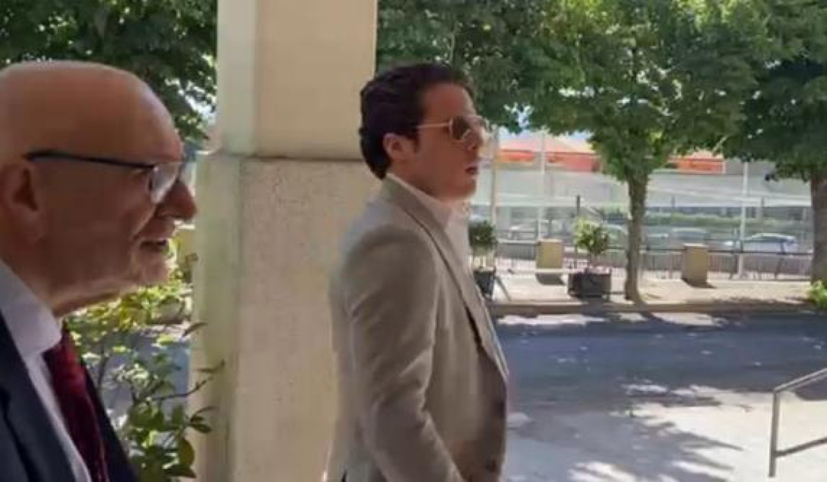 Ciro Grillo rompe il silenzio in aula: “Mai approfittato di nessuno. Credo nella giustizia” - Ciro Grillo all'entrata in tribunale PH ANSA