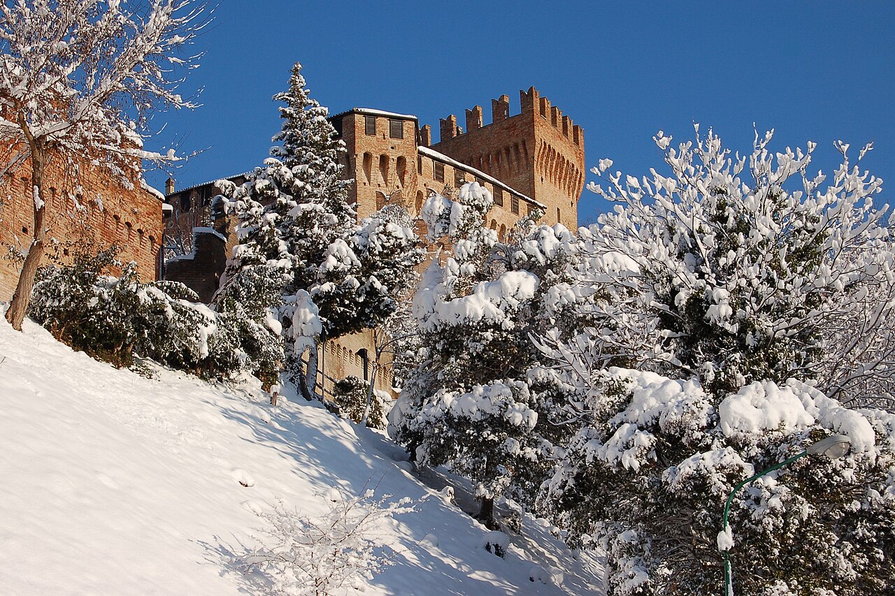 Castello innevato