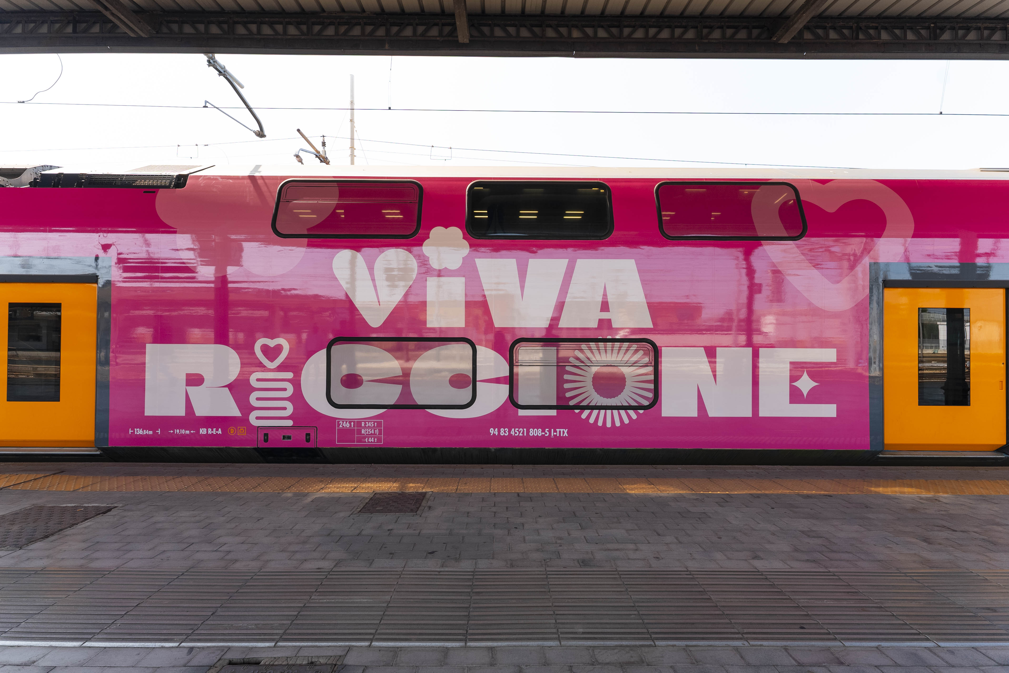 Il treno "brandizzato" Viva Riccione