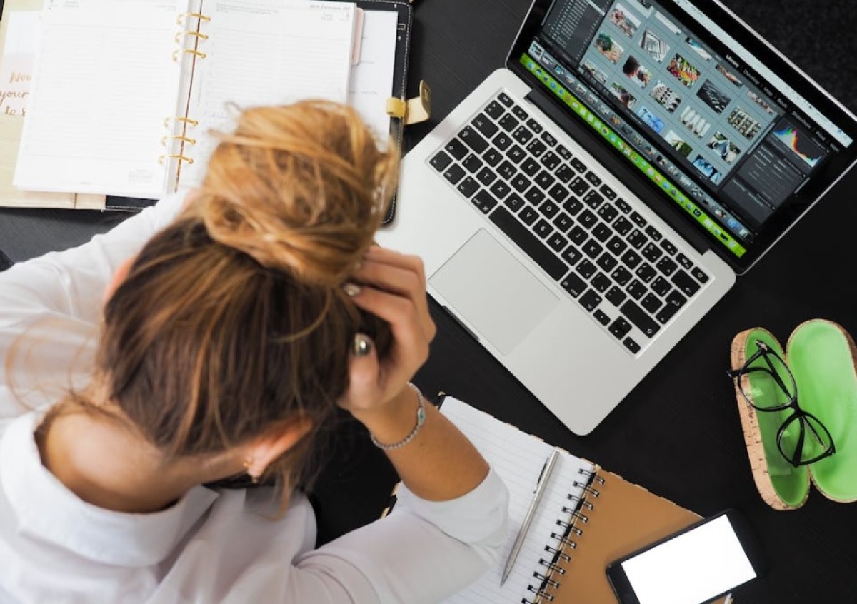 Cyberbullismo in Comune a Lecco: assessora al digitale si scaglia contro un cittadino e rischia il posto -