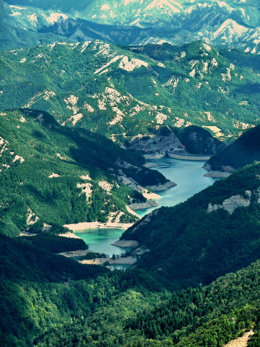 Un angolo di Romagna che pochi conoscono: il lago che sta riscrivendo la storia dell'Appennino - Foto: Sansa55/Wikipedia