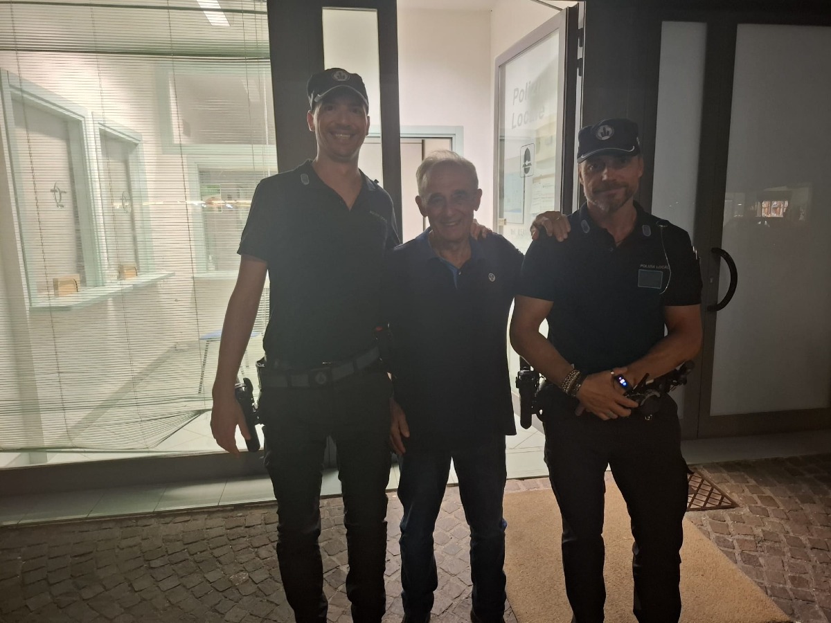 Perde il portafoglio con dentro 1300 euro: lo ritrova un agente di Polizia Locale -
