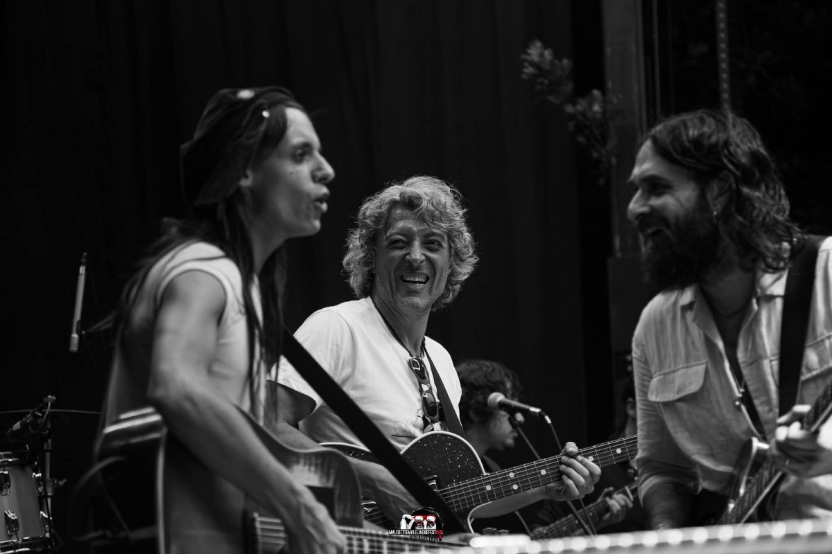 Maledette Malelingue Festival 2025: esposte le chitarre Wandré suonate da Lucio Corsi a Sanremo -