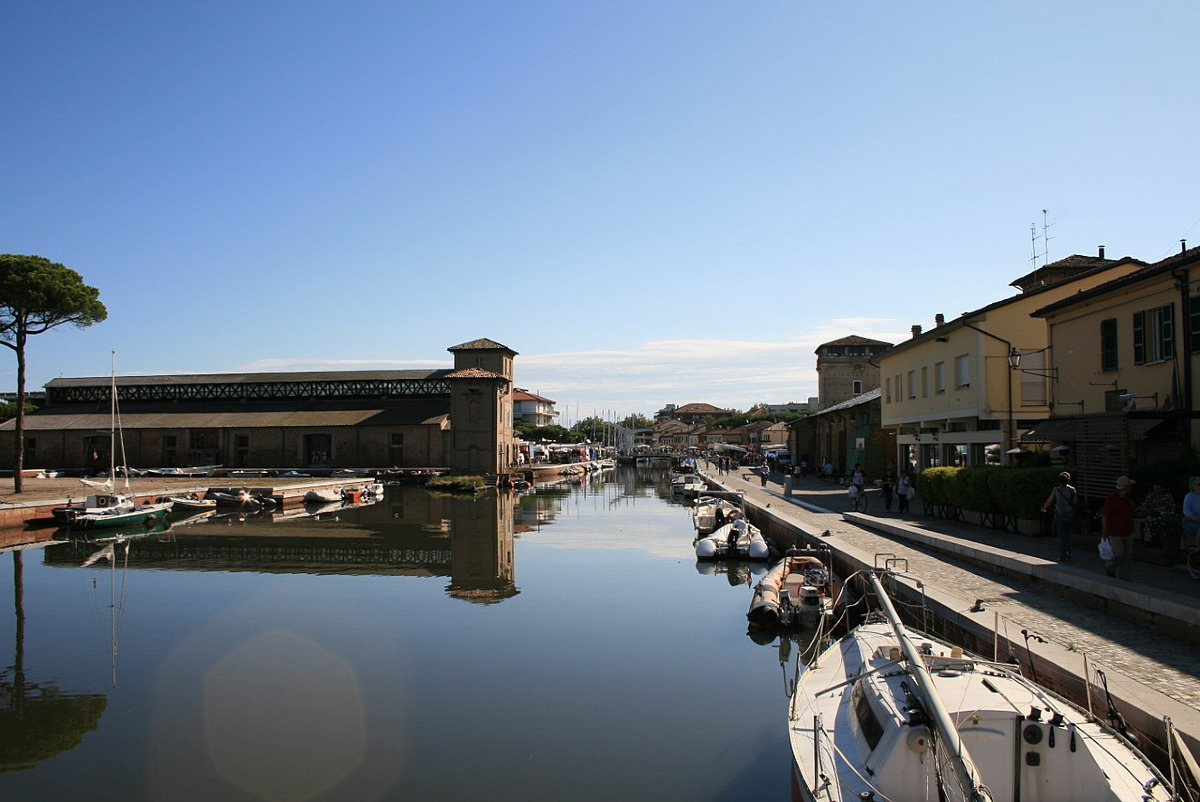 Un racconto dimenticato nel tempo: i magazzini del sale di Cervia e le curiosità poco conosciute - Foto: Marco Rimoldi - Kaosrimo/Wikipedia