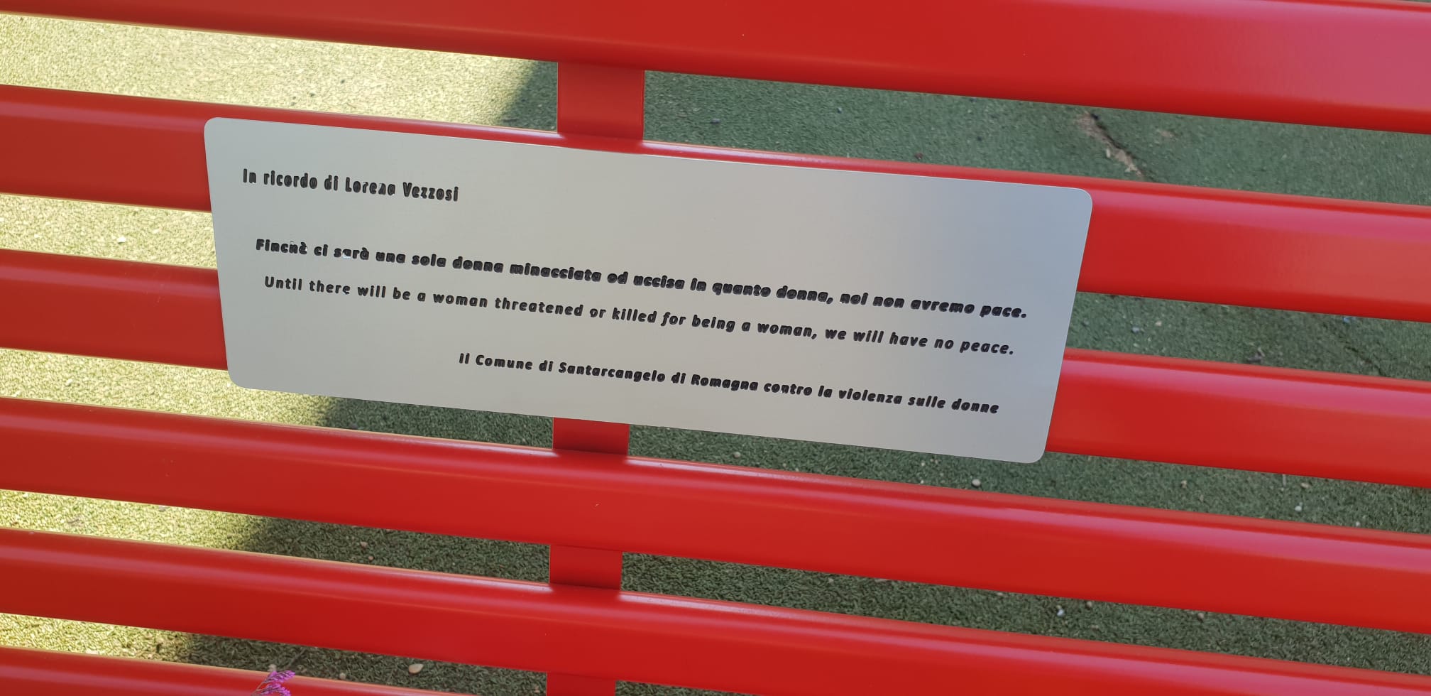 Un anno senza Lorena: Santarcangelo la ricorda alla panchina rossa - Panchina Rossa per Lorena - Santarcangelo