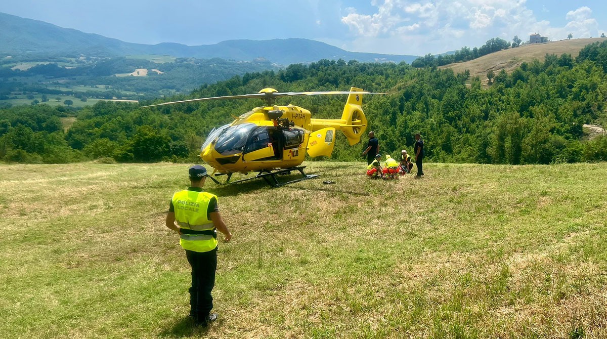 Fuoristrada in moto a Novafeltria, tre turisti si perdono: uno cade e si frattura le gambe - Foto scattata durante le operazioni di soccorso