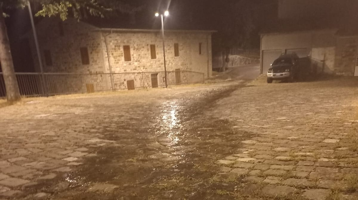 Casteldelci è travolta dall'acqua: perdite ovunque in paese -
