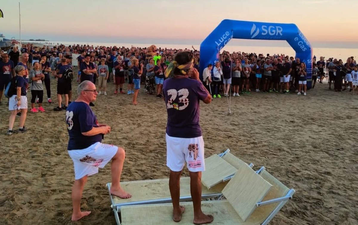 RunRise 2025, la magia della corsa-camminata all'alba torna in spiaggia a Rimini -