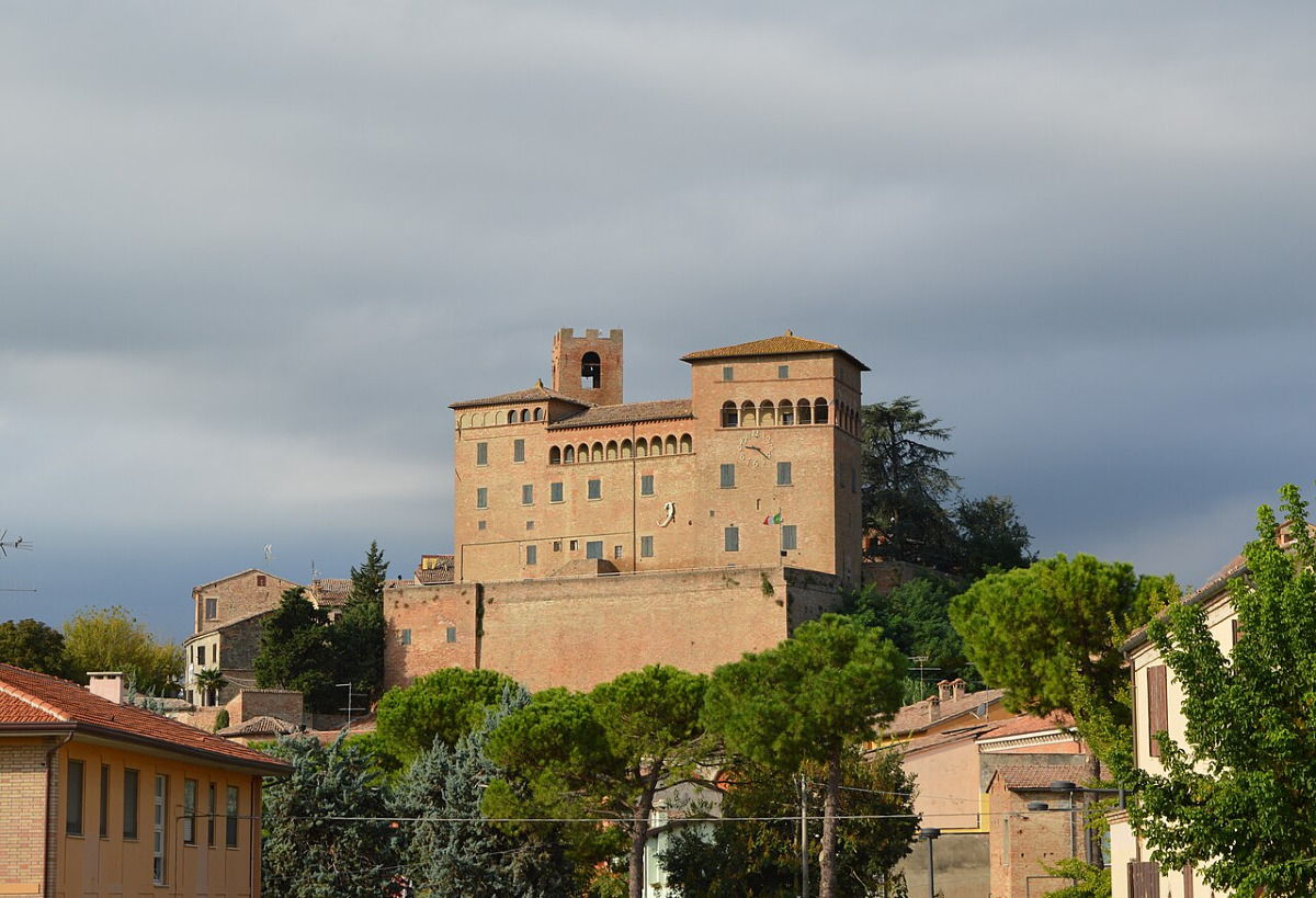 In pochi lo conoscono: il castello Malatestiano e lo "specchio d'acqua" architettonico - Foto: Gloria Molari/Wikipedia