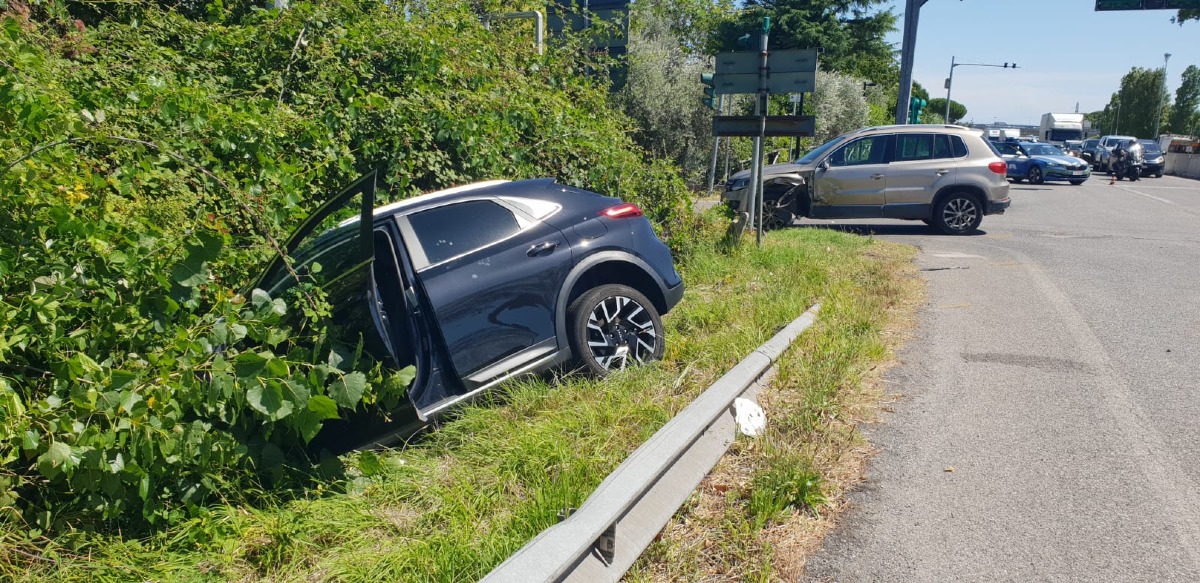 Incidente sulla Superstrada per San Marino: paura ma nessun ferito -