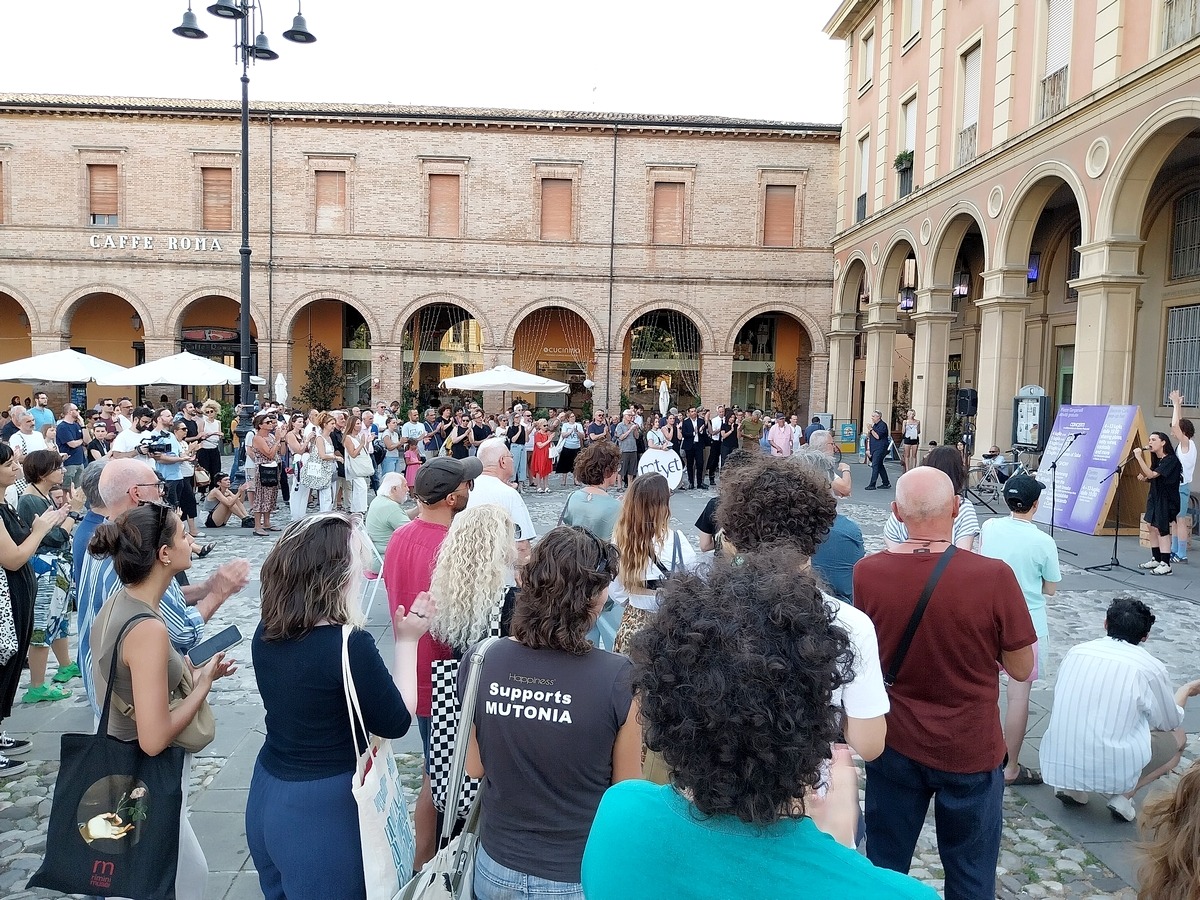 Santarcangelo Festival, il grido dei gruppi di maggioranza: “Non tagliate le radici della nostra identità” -