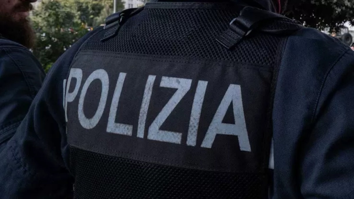 Rimini: ubriachi molestano i passanti al Mercato Coperto. Giovane segnalato -