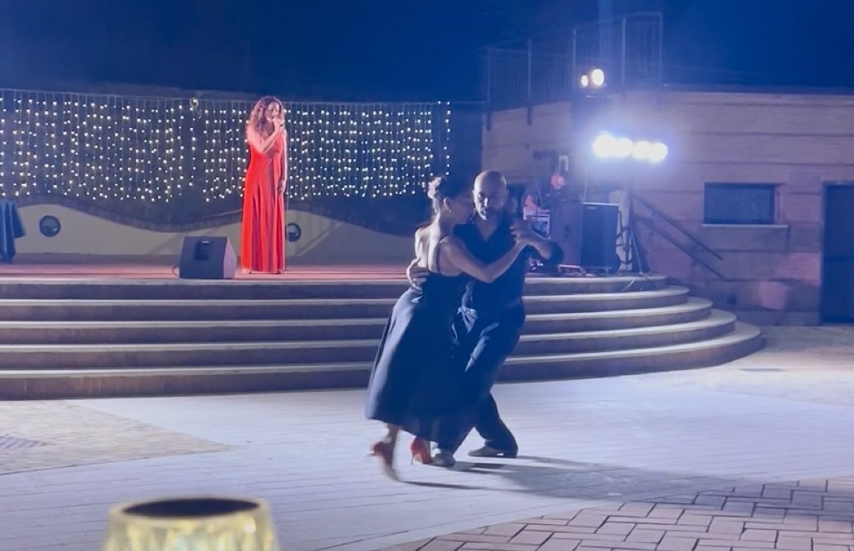Riccione danza nelle notti del primo weekend di luglio: i balli nei vari angoli della città -