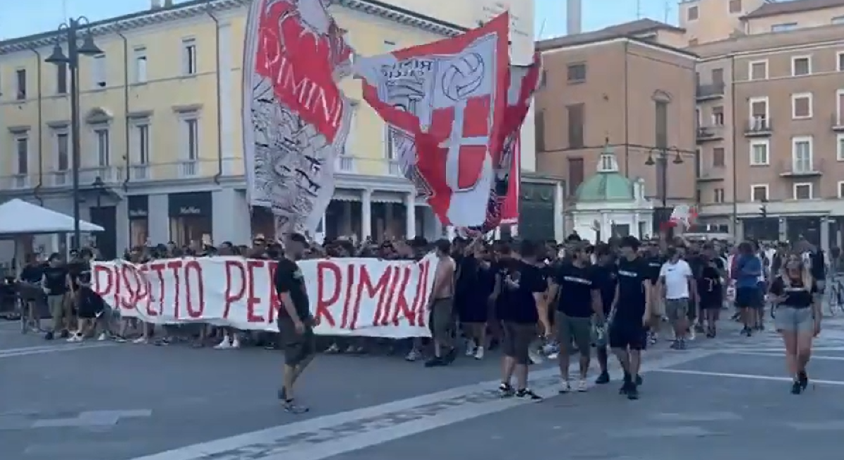 Tifosi del Rimini in rivolta: corteo per chiedere chiarezza alla società - 