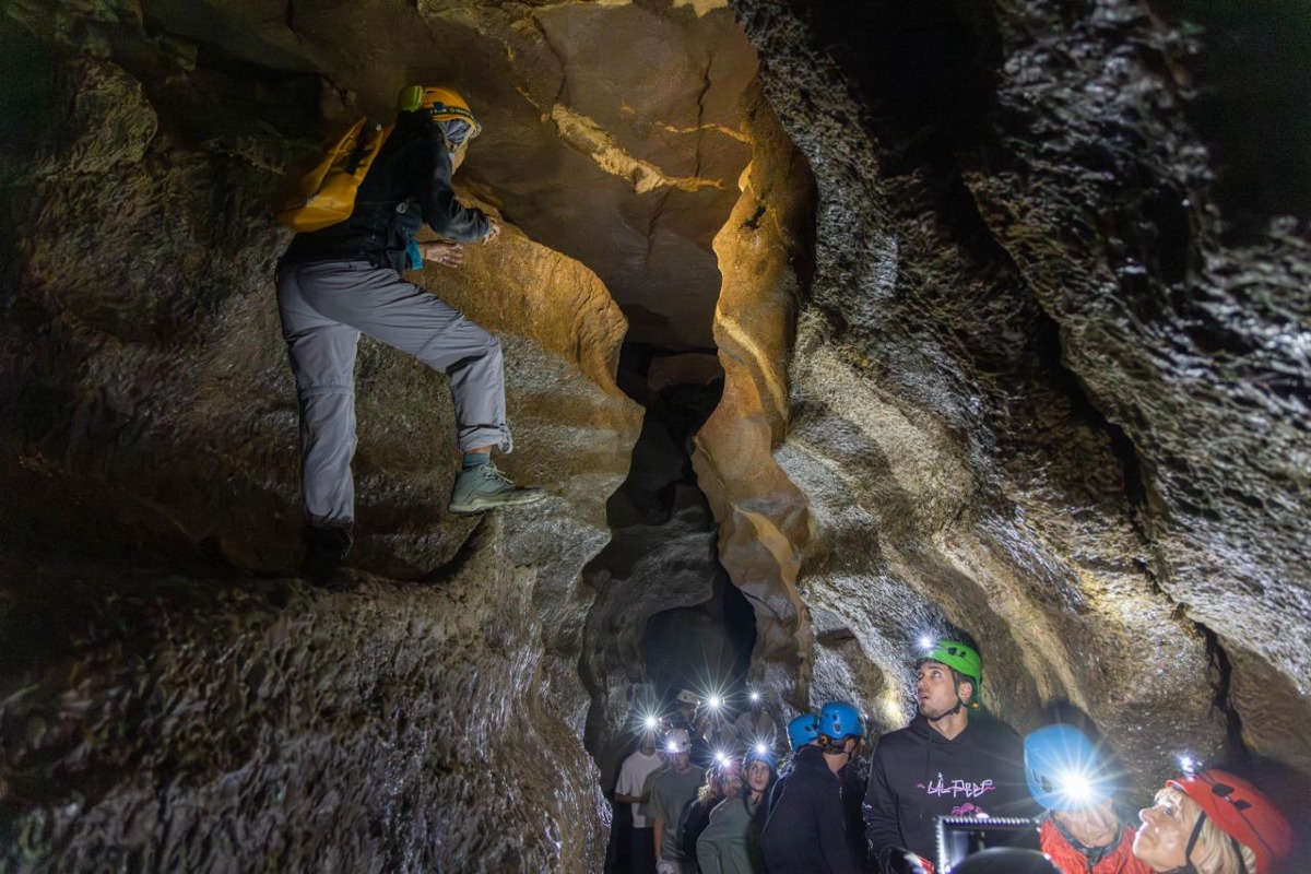 Grotte, draghi e rocche malatestiane: la magia dell’entroterra romagnolo si racconta al tramonto -