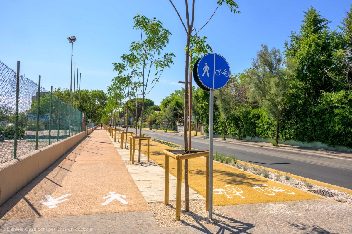 Riccione, il nuovo lungomare è già danneggiato: "Colpa del caldo" -
