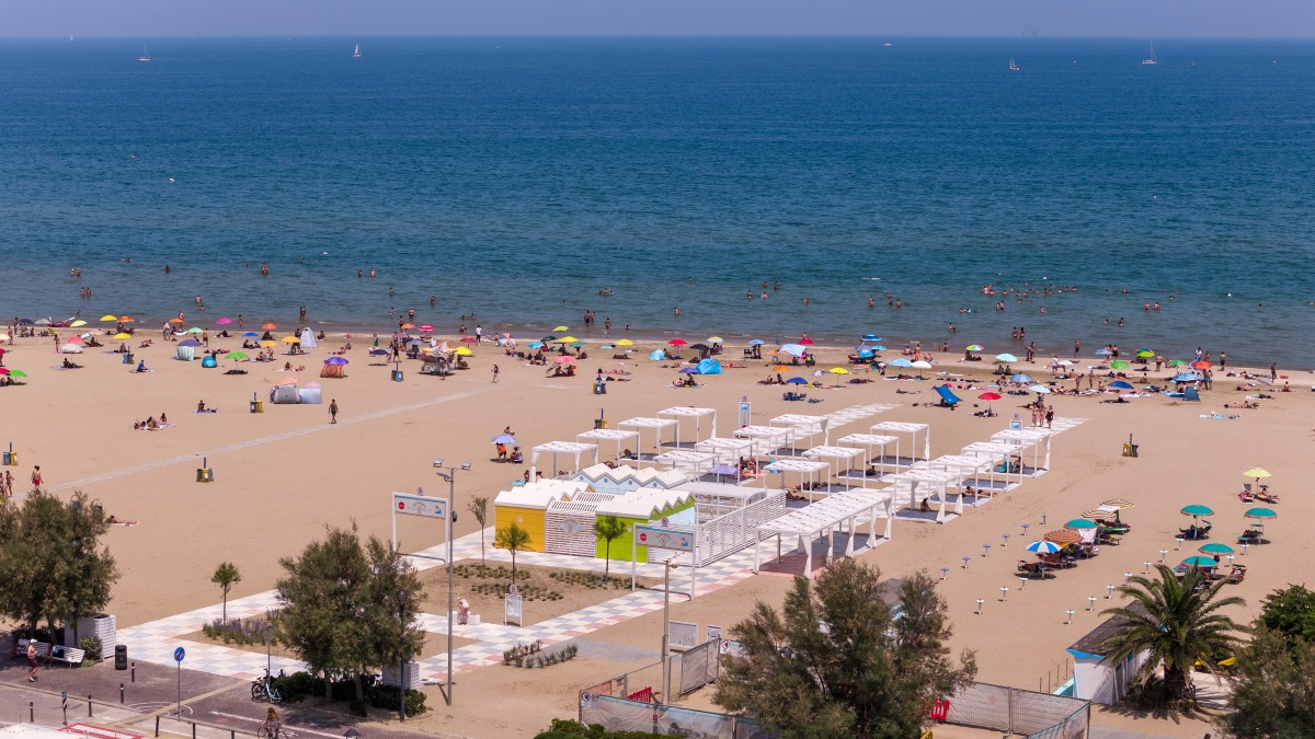 Rimini, la spiaggia inclusiva senza barriere è un successo: in meno di un mese oltre 500 ingressi - Spiaggia Libera Tutti
