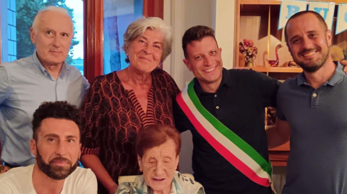 Santarcangelo, è stata la storica gestrice del Caffè Trieste: festa per i 100 anni di Angela - 