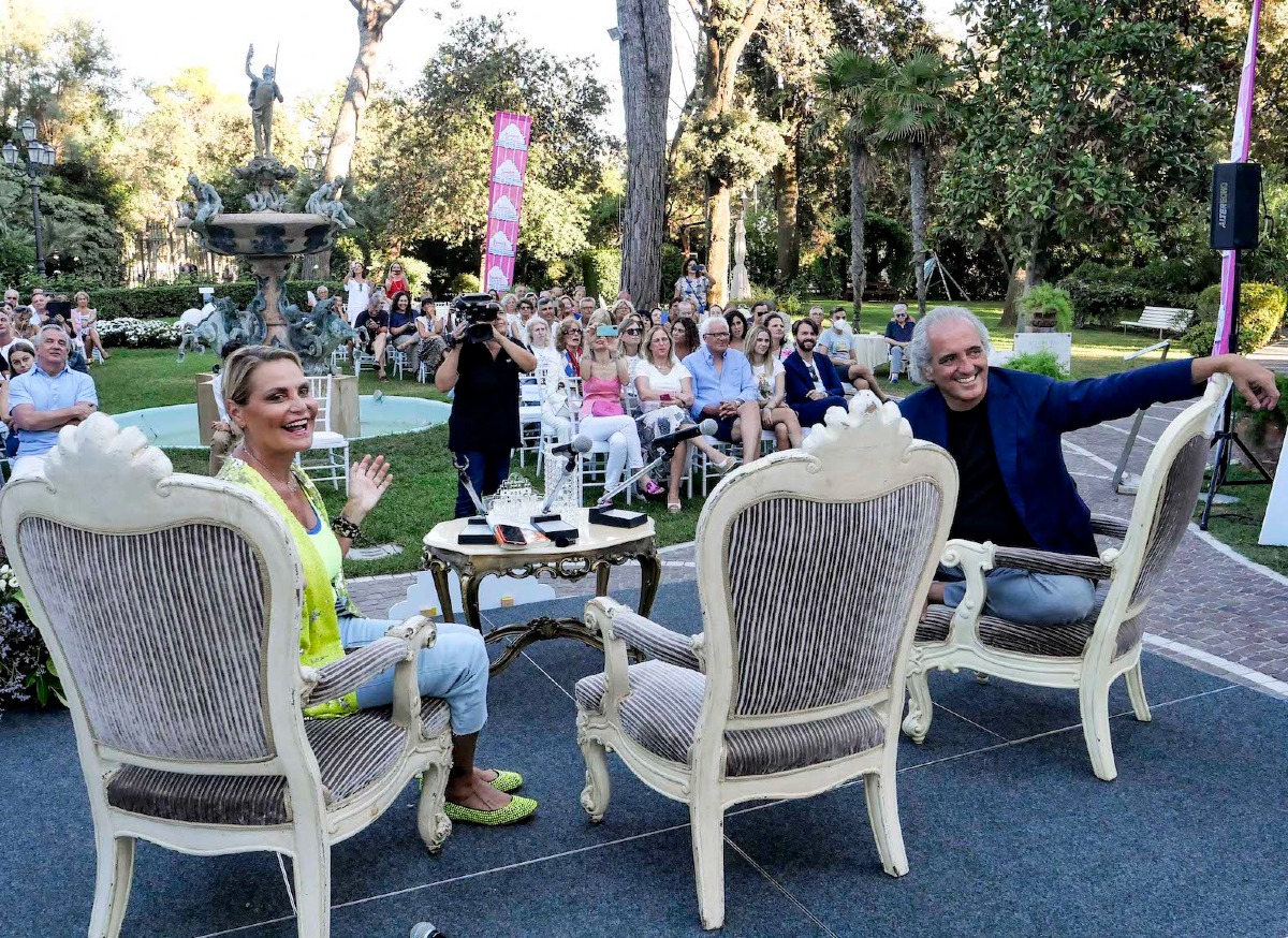 Torna il "salotto" al Grand Hotel con Simona Ventura: tra gli ospiti Morgan e Mara Venier - PH Riccardo Gallini