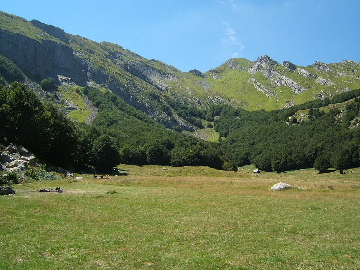 Una parte di Emilia-Romagna che nasconde un’incognita: le sorgenti spartiacque che sfidano ogni previsione - Foto: Hm8011/Wikipedia