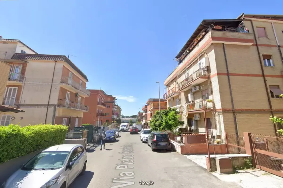 Roma, uomo precipita dal balcone: si indaga per omicidio - Il luogo dove un uomo è precipitato dal balcone a Roma © Ansa