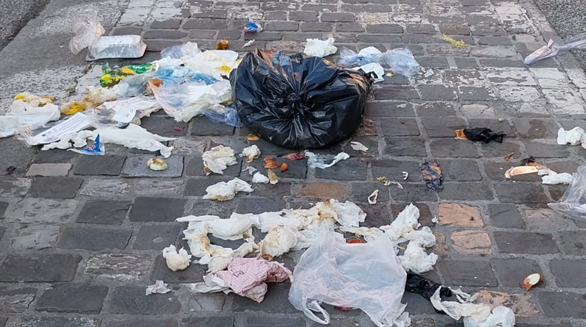 Servizio segnalazione di degrado a Rimini, un lettore: "Ho scritto tante volte: non succede nulla" - Rifiuti su Corso Giovanni XXIII