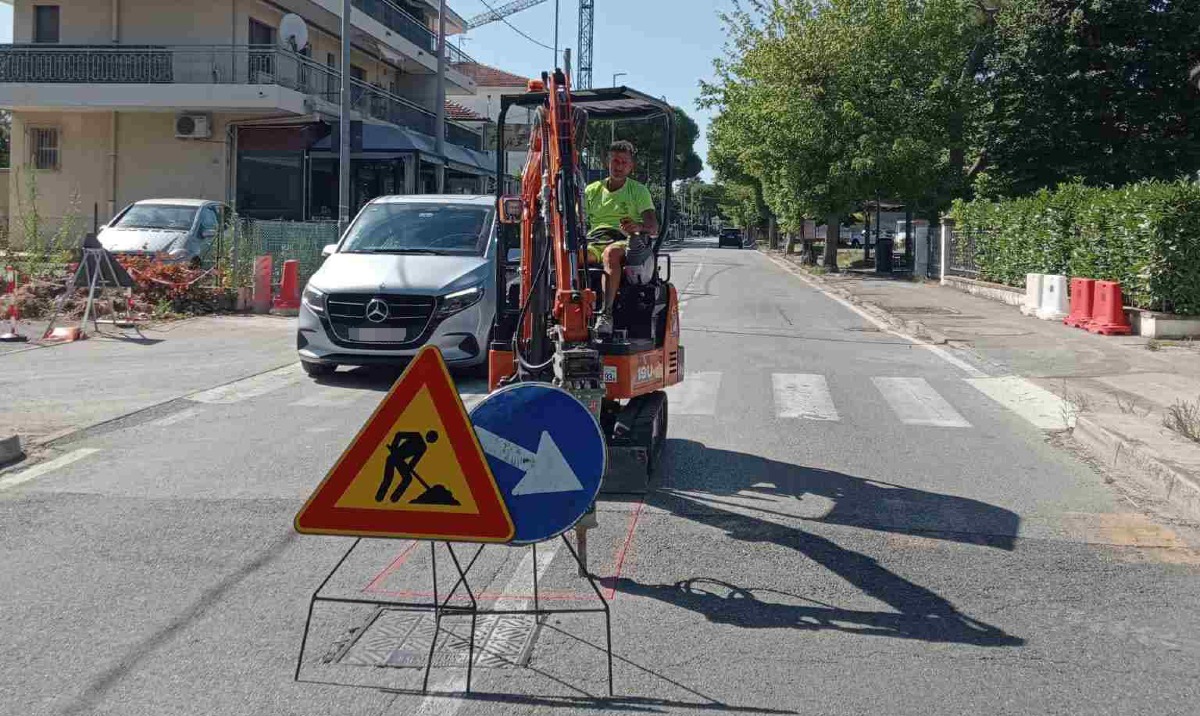 Pedoni più sicuri in viale Puglia: apre il cantiere per il nuovo attraversamento - I lavori in viale Puglia