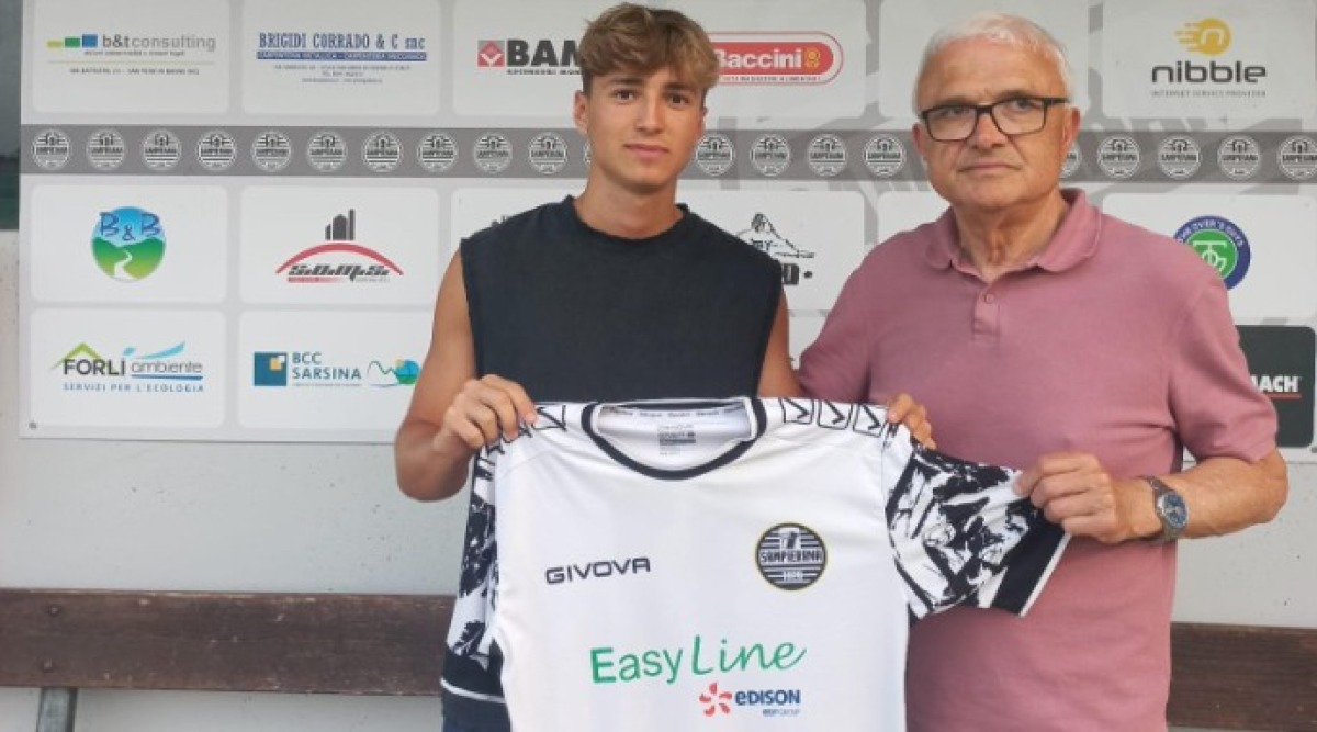 Calcio Eccellenza, Sampierana: è Riccardo Montesi l'asso per l'attacco - Riccardo Montesi con il presidente Oberdan Melini
