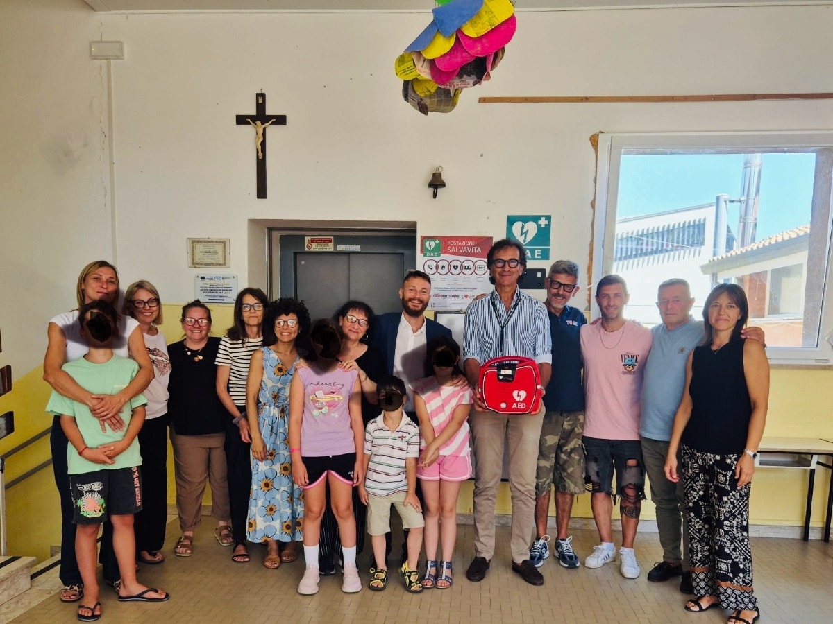Un defibrillatore per la scuola “Favini” di Coriano: la sicurezza entra in classe -