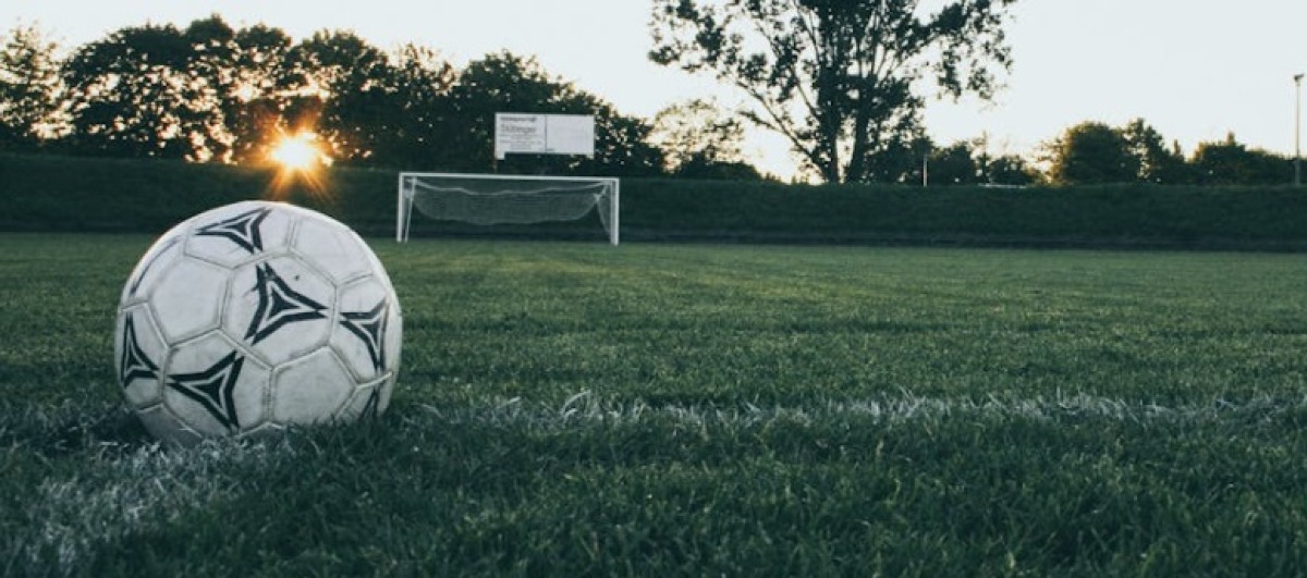 Nuovo manto sintetico per il campo da calcetto di Rivazzurra -