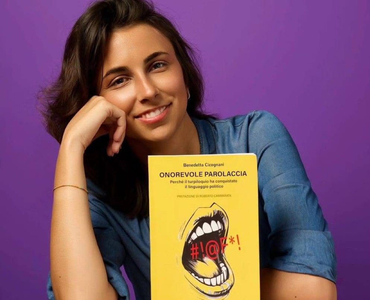 "Onorevole Parolaccia", il libro che mette alla berlina il linguaggio politico arriva in spiaggia -