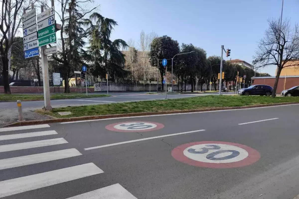 Bologna Città 30: meno incidenti, più bici e meno inquinamento nel 2025 - © Ansa