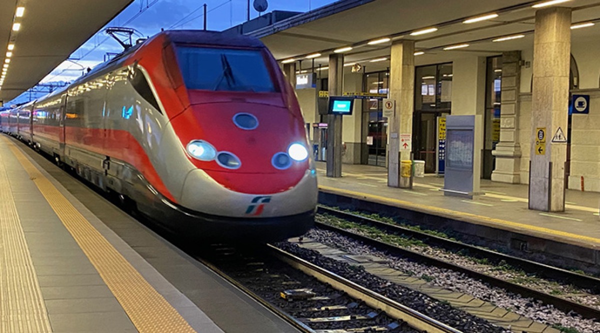 Estate sui binari rallentata: treni più lenti ad agosto per i cantieri -