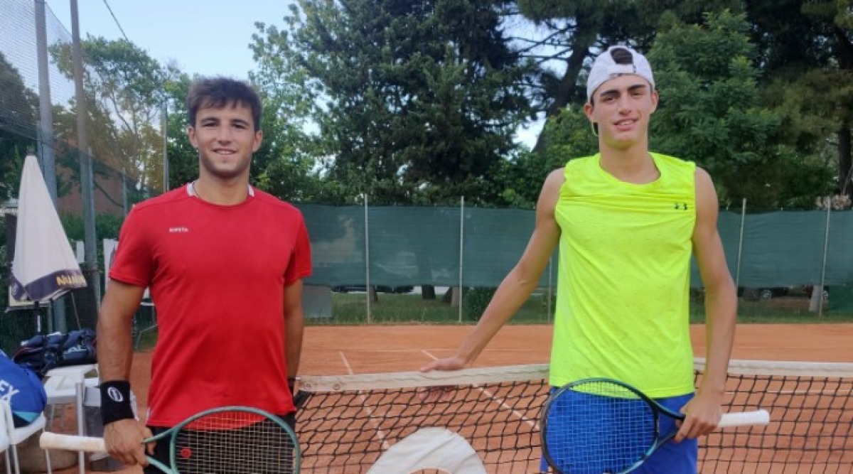 Tennis, torneo Open di Igea: finale Samuel Zannoni-Alessandro Canini - Da sinistra Zannoni e Leonardi