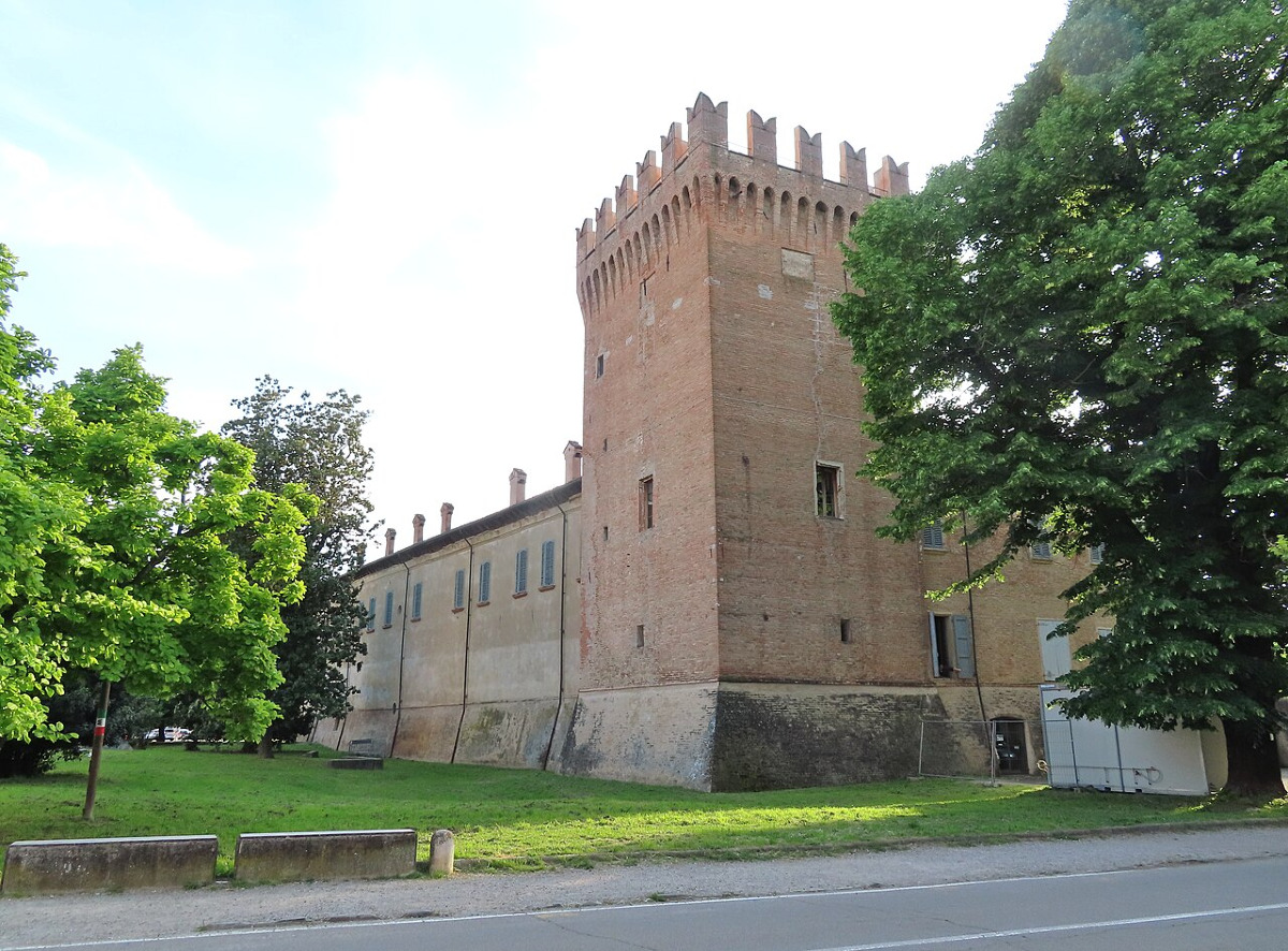 Un castello che non è mai stato come sembra: la rocca emiliana con un quadrilatero perfetto - Foto: Parma1983/Wikipedia