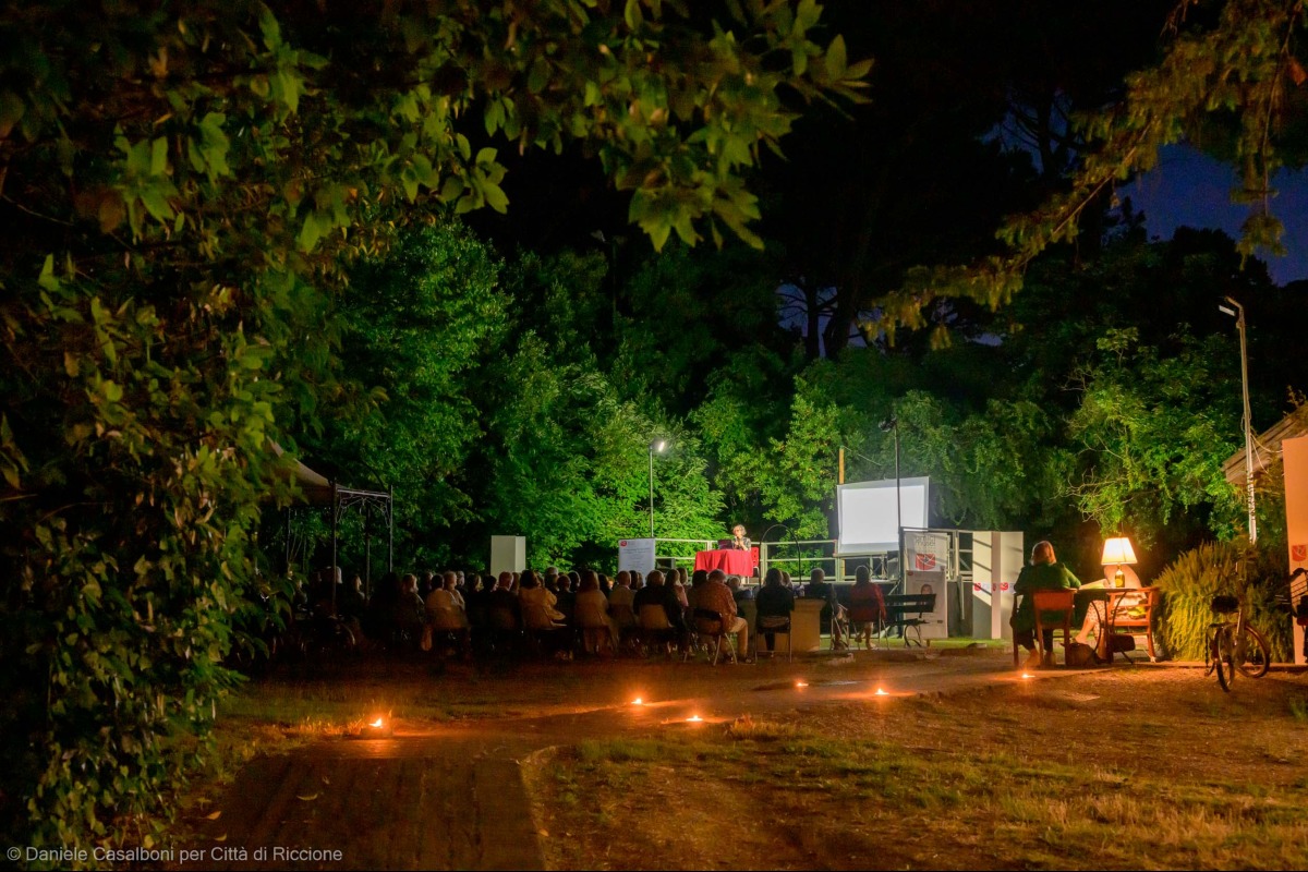 Arte, musica e simboli: a Villa Lodi Fé si parla di Beatles, Mela e Munch - Ph Casalboni