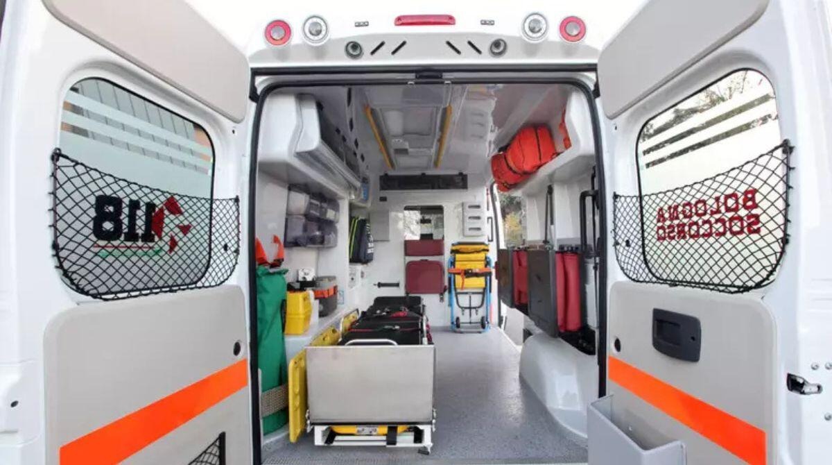 Incidente sulla via Emilia a Santarcangelo, conducente trasportato in ospedale -