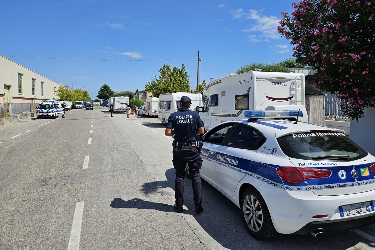 Insediamento abusivo: allontanata carovana nomade nella zona artigianale di Santarcangelo -