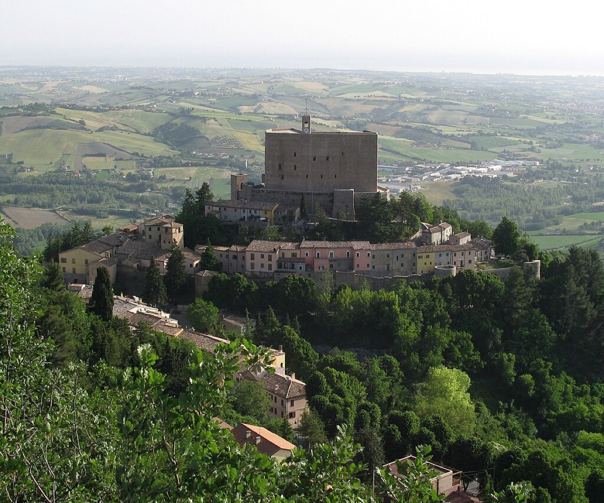 Immagina una vista che ti lascia senza parole: il gioiello strategico che non conosci, incastonato nella storia - Foto: Toni Pecoraro/Wikipedia