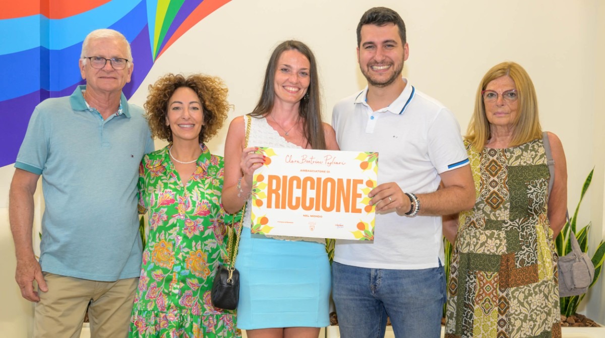Al mare a Riccione da quando aveva 11 mesi: Clara, l'amica fedele della Perla verde -